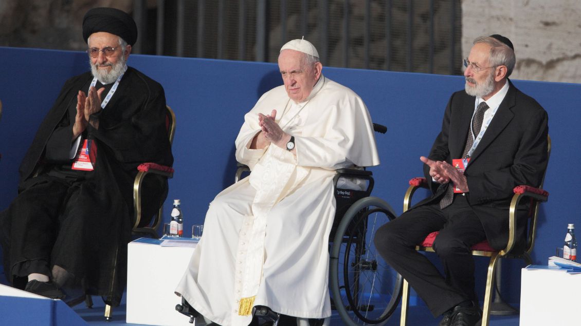 Vatikan wird beschuldigt, Christen durch islamisches Kompromiss zu verlassen