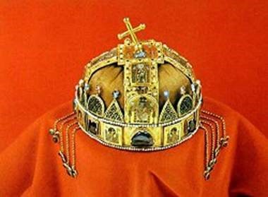 Historische Wende in Ungarn – Die Heilige Krone wird zum neuen Eidobjekt der Parlamentarier