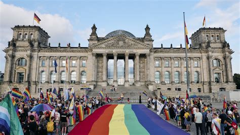Regenbogenfahne am Reichstag: Die Verwirrung der CDU-Initiative