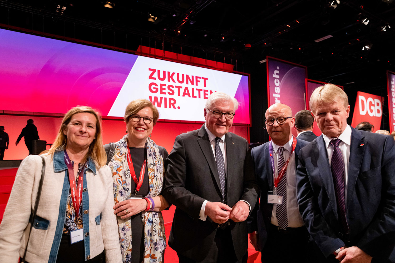 Deutsche Wirtschaft im Abgrund: Merzs Sozialkürzungen ausgelacht bei DGB-Bundeskongress