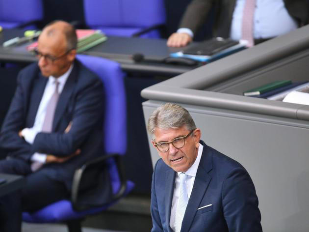 Linksextremismus explodiert: Merz-Regierung schafft die Sicherheit ab