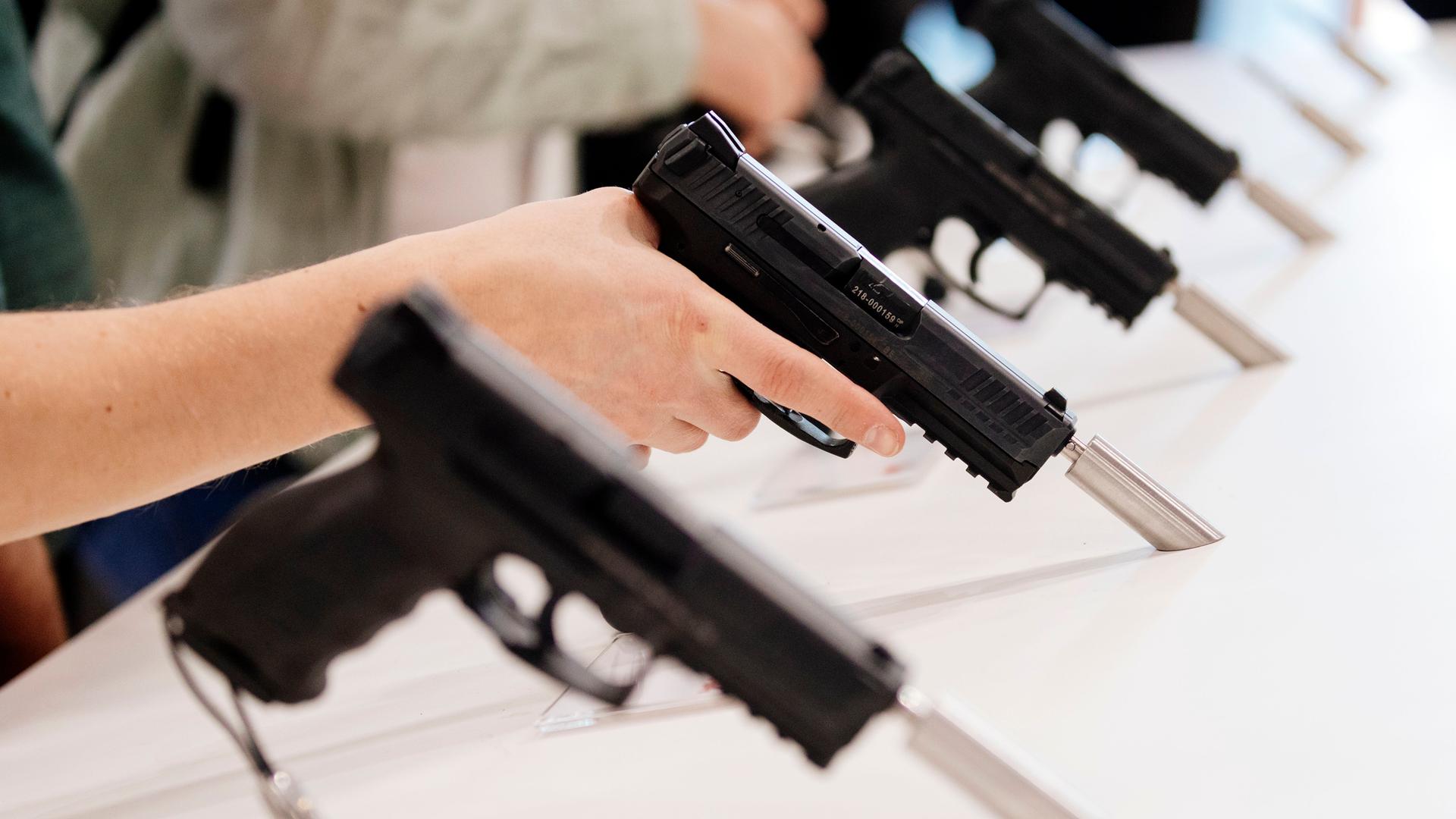 Ein Motto der Vergangenheit wird zur modernen Waffe – Warum die Landesmedienanstalt NRW Ben Berndt zensiert