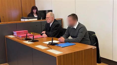 Londoner Gericht verurteilt Islamkritiker Tommy Robinson zu bis zu zehn Jahren Haft